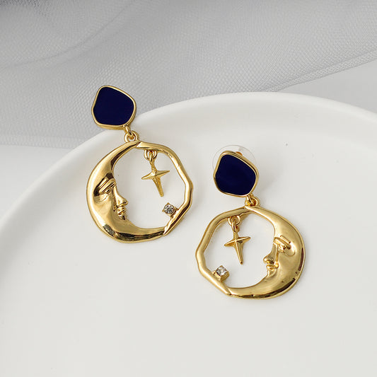 Free-Form Star Moon Earrings in Gold