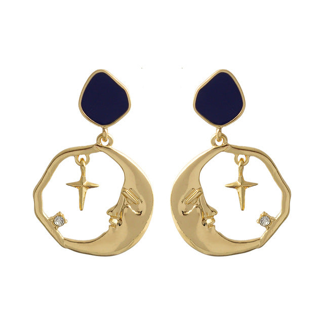 Free-Form Star Moon Earrings in Gold