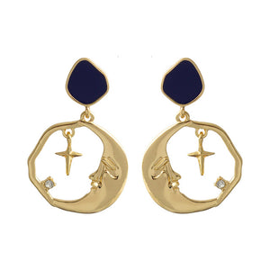Free-Form Star Moon Earrings in Gold