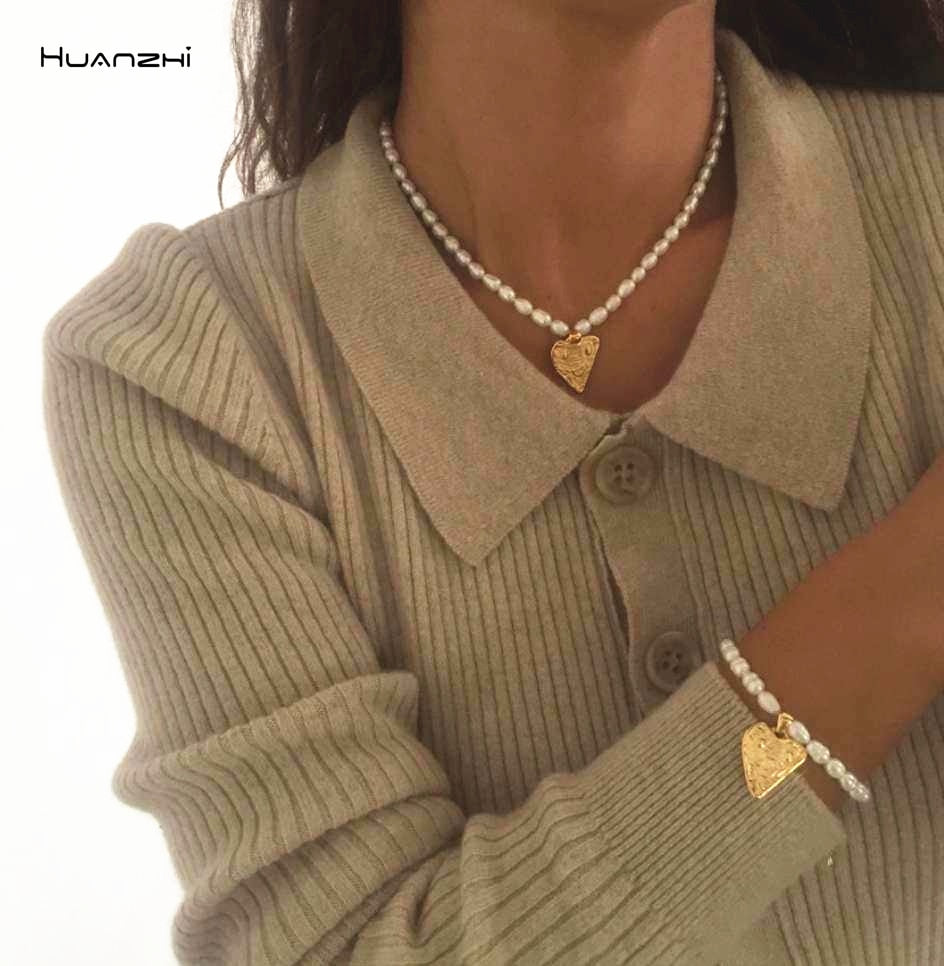 HUANZHI 2020 New Trendy Vintage Elegant  Love Smiley Freshwater Pearl Metal Pendant Bracelet For Women GirlS Party Jewelry Gift