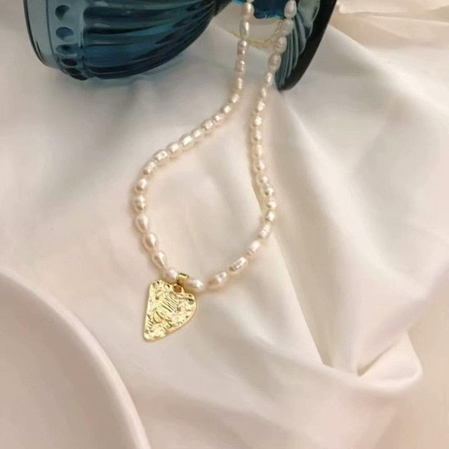 HUANZHI 2020 New Trendy Vintage Elegant  Love Smiley Freshwater Pearl Metal Pendant Bracelet For Women GirlS Party Jewelry Gift